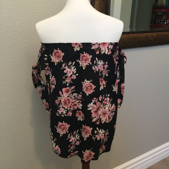SALE!HOST PICK* Floral off-should blouse blk pink - Picture 6 of 6